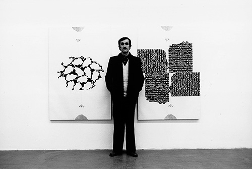Alighiero Boetti to the solo exhibition at the Banco / Massimo Minini gallery, Brescia 1980, photo by Giorgio Colombo