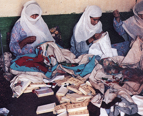 Embroiderers in Peshawar, Pakistan 1990, photo by Randi Malkin Steinberger
